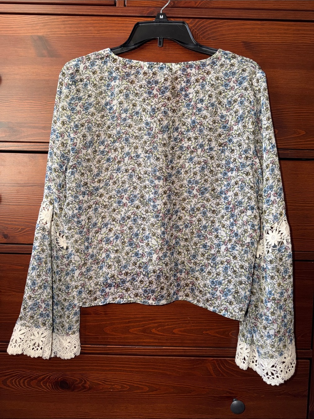 Cupcakes and Cashmere Zilla Floral Lace Trim Top Sheer Boho Medium - Picture 4 of 5